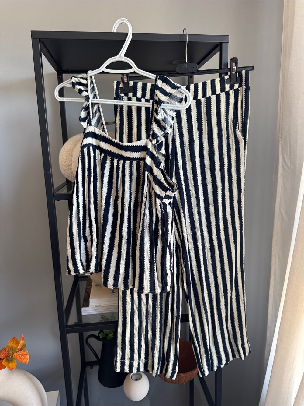 049. Set Striped Black & White Wide-Leg Pants and Ruffle Tank Set